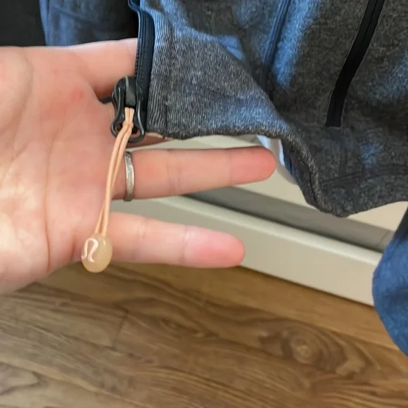 Lululemon jacket size 6 - Picture 2 of 5